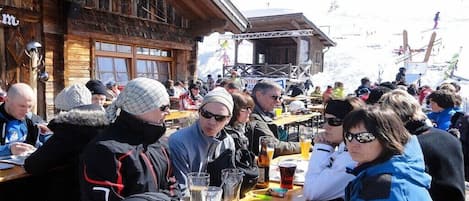 屋外ダイニングエリア