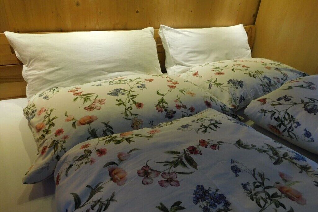 Iron/ironing board, travel cot, free WiFi, bed sheets