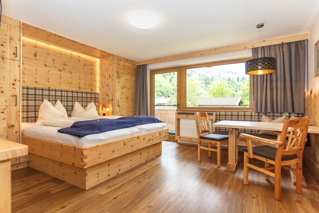 WiFi (free), bed sheets
