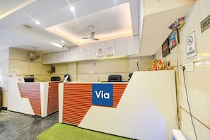 Lobby - Hotel Luxury inn (Delhi)
