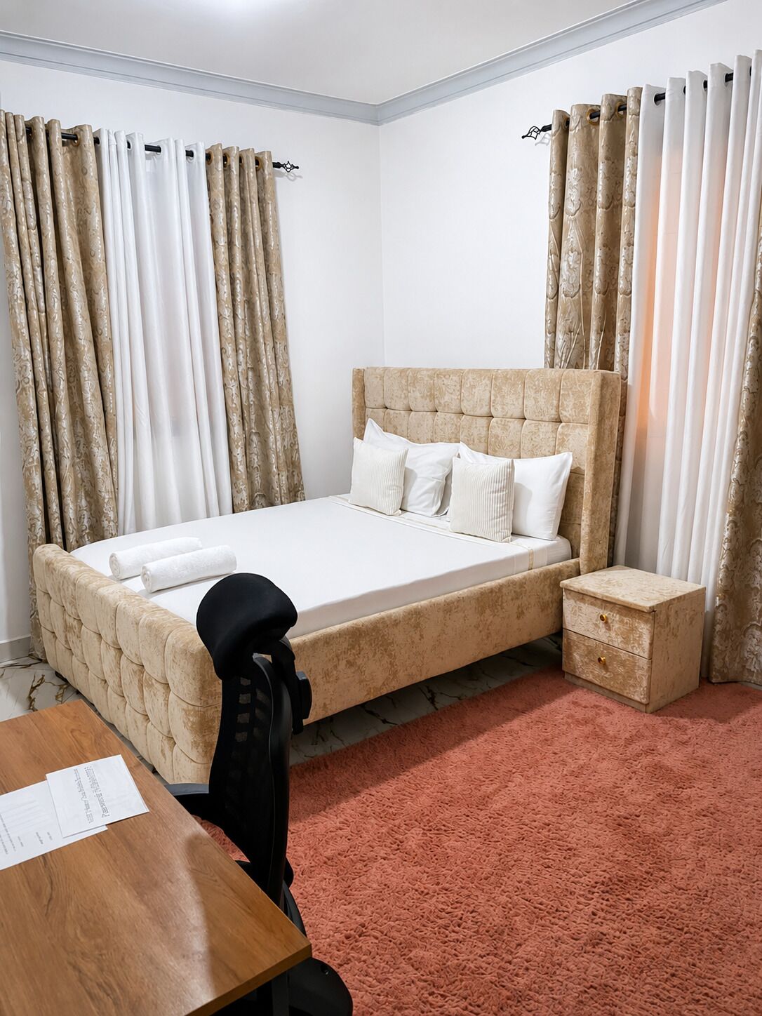 Iron/ironing board, WiFi, bed sheets