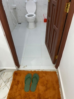 Doccia, bidet, asciugamani, sapone