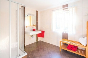 Bathroom - Farm in Forstau with swimming pool (Forstau)