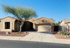 A residential house with a garage, a driveway, and a tree in the front yard. - Charming 3 bed 3 bath gated community w/ office, large chefs kitchen & laundry (Chandler)