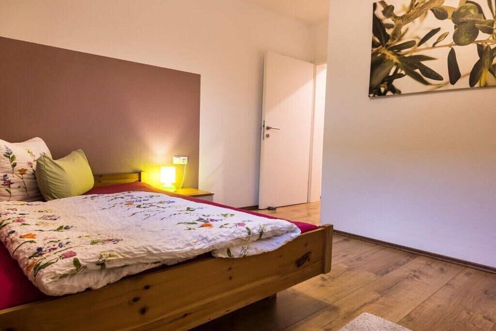 WiFi (free), bed sheets