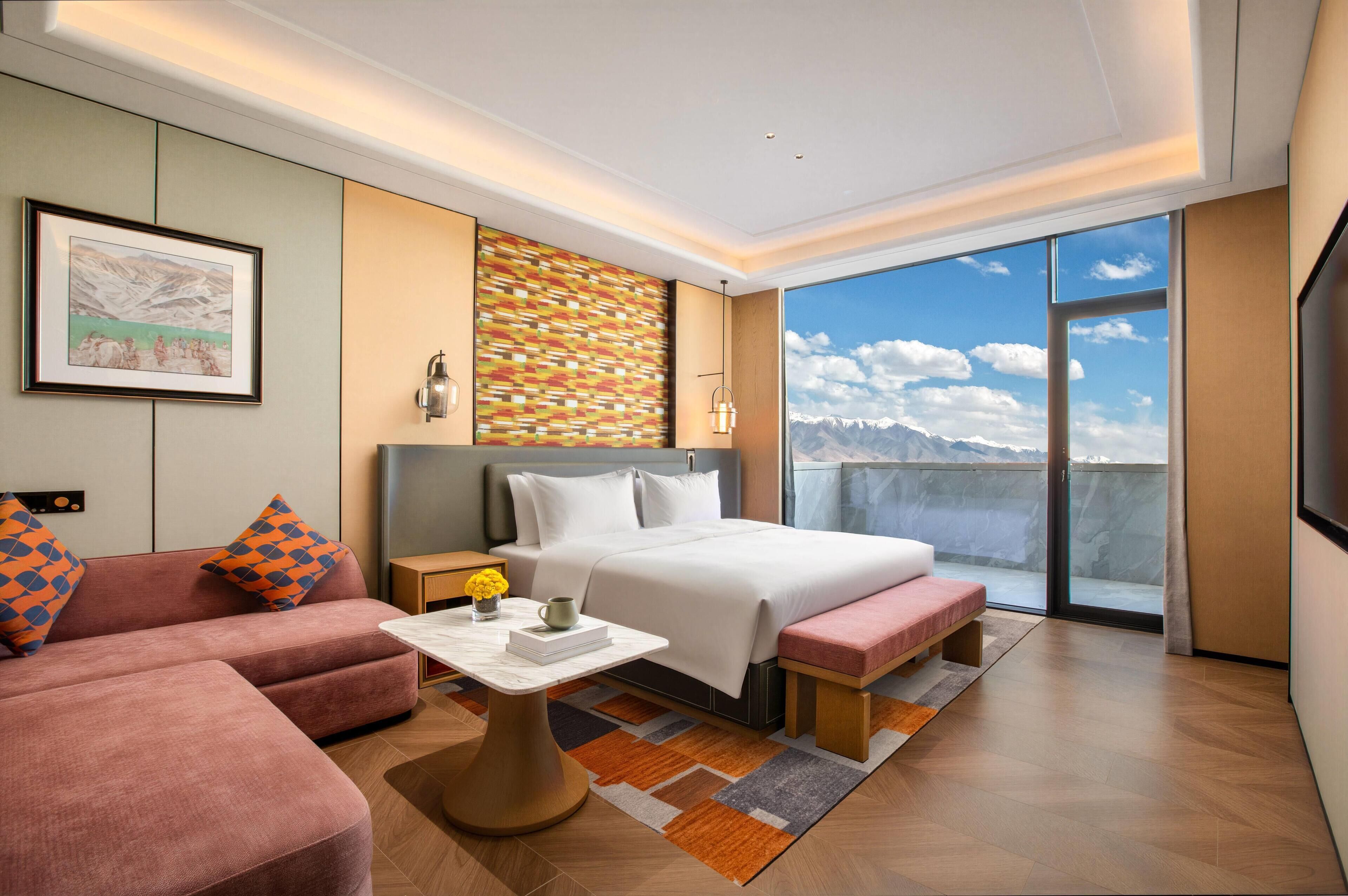 Luxury Room, 1 King Bed, Smoking