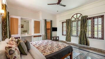 Desk, iron/ironing board, free WiFi, bed sheets