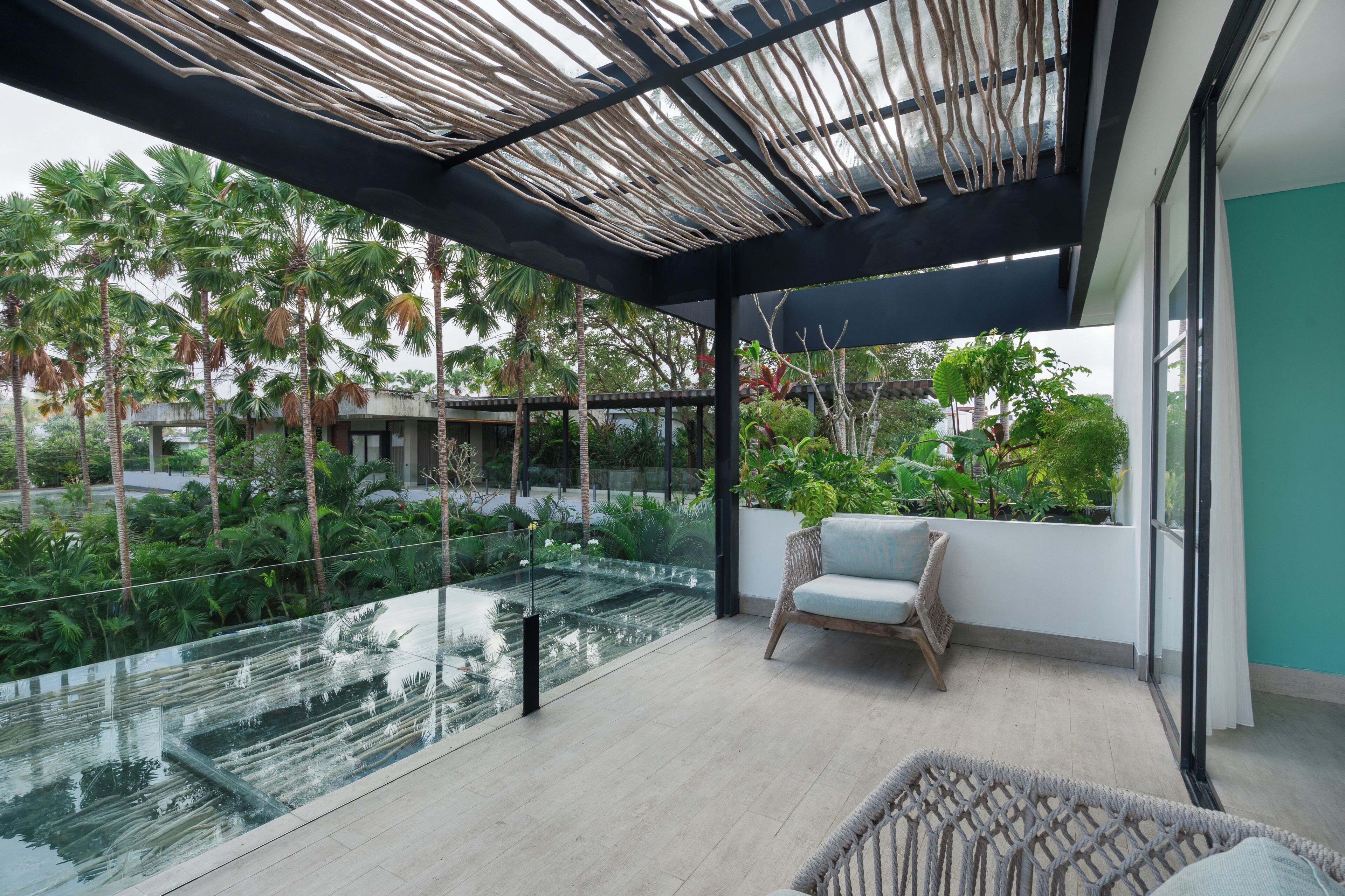 Luxury Villa | Balcony