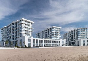 Exterior - Oceanfront Balcony Studio w/ Pool & Gym Access (Ajmal Makan)