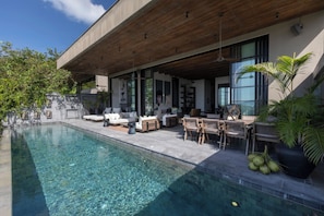 Villa, sjøutsikt | Basseng | Utendørsbasseng