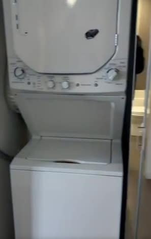 Laundry - Peter Street Downtown Toronto Suites (Toronto)