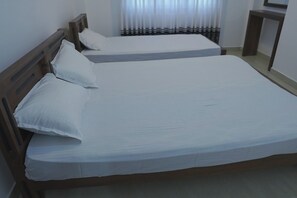Desk, iron/ironing board, free WiFi - Green Peak View Haputale (UP)