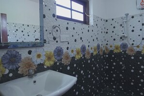 Family Room, Garden View | Bathroom | Shower, toilet paper - Green Peak View Haputale (UP)