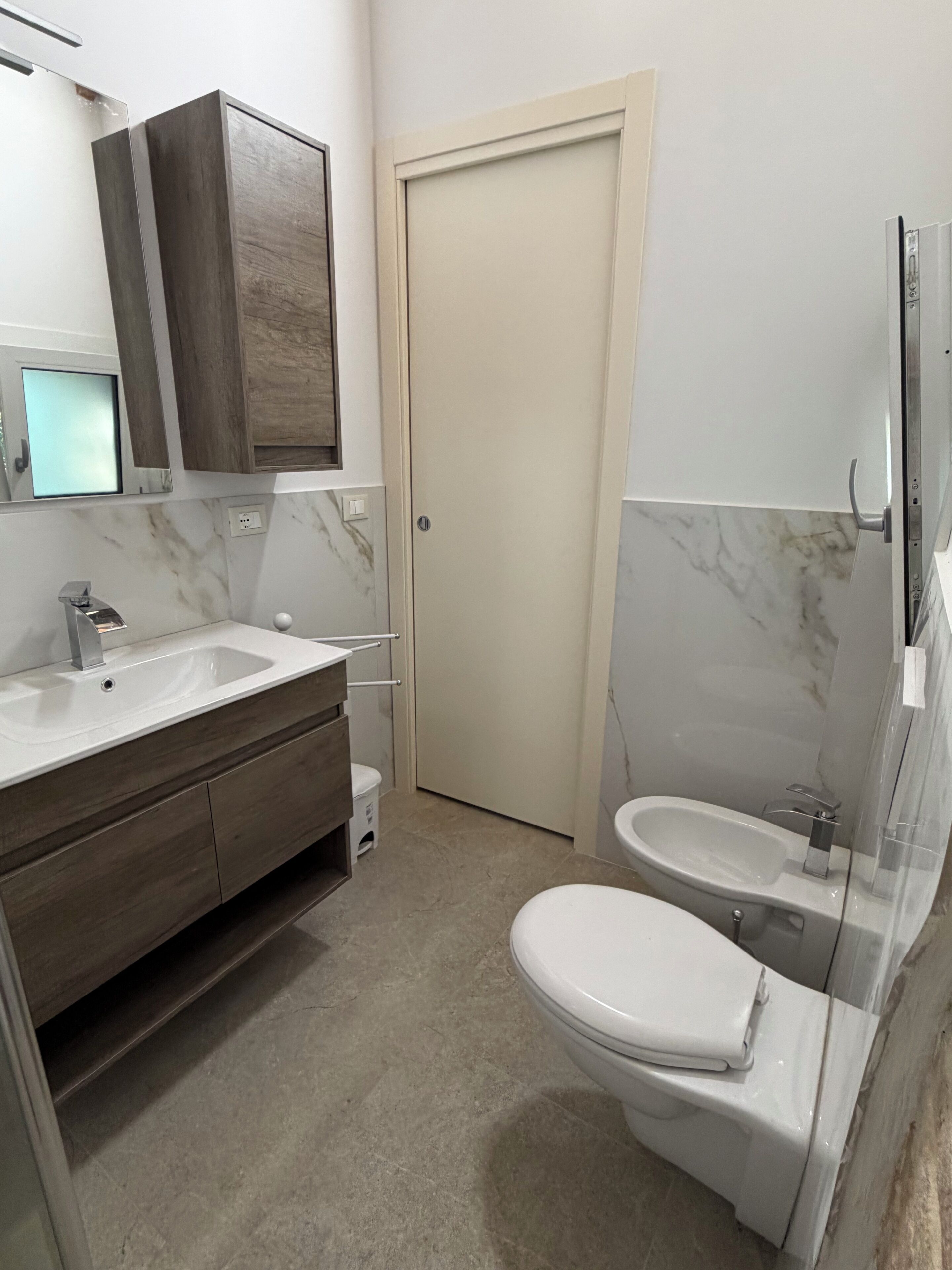 Een douche, een haardroger, een bidet