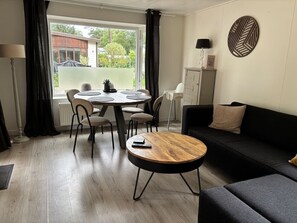 TV - Gezellig huisje aan de bosrand in Rijen (Rijen)