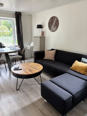 TV - Gezellig huisje aan de bosrand in Rijen (Rijen)