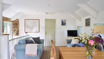 Cottage (2 Bedrooms) | Front of property