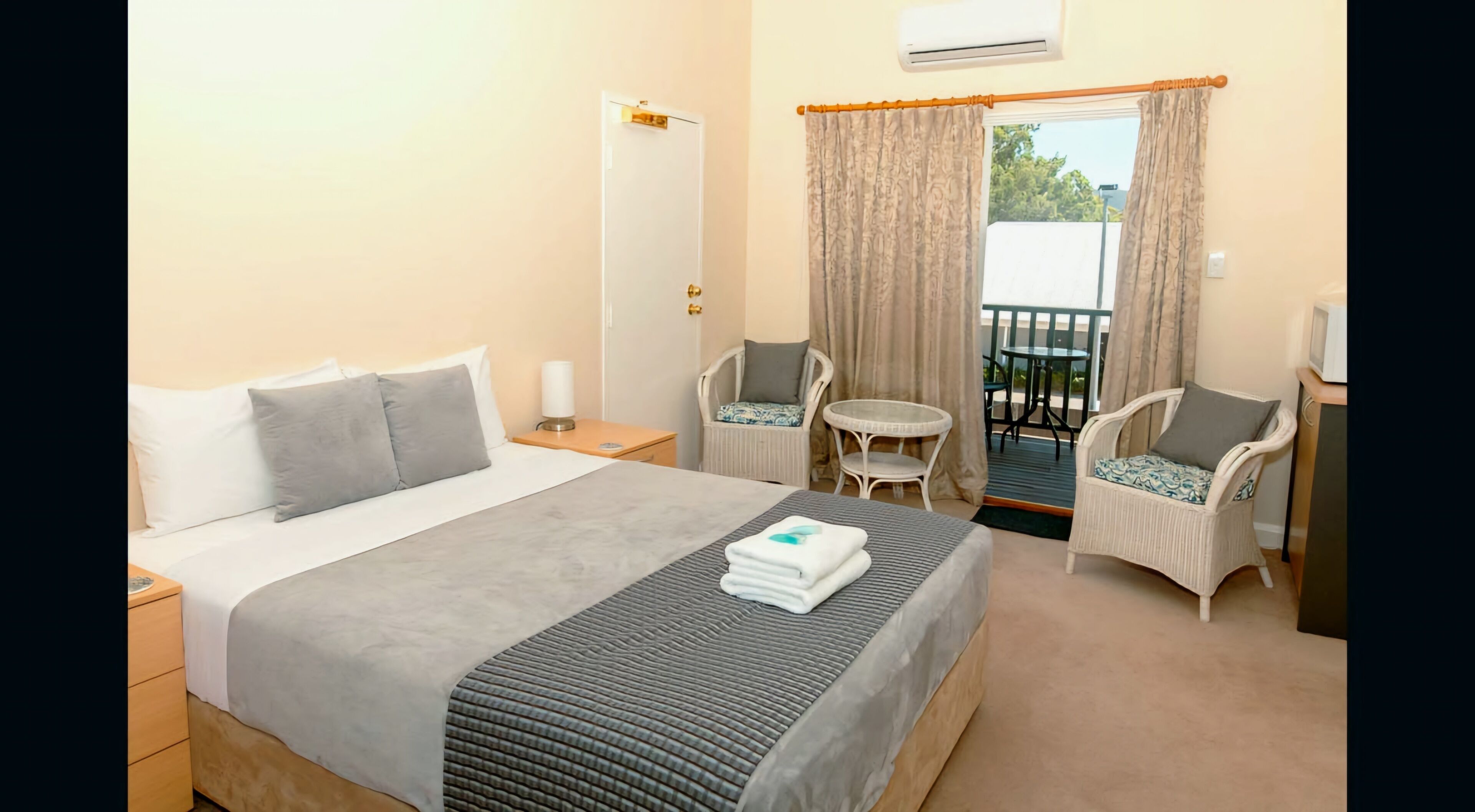Double Room, Balcony