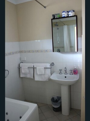 Double Room, Balcony | Bathroom - Rest and Nest York (York)