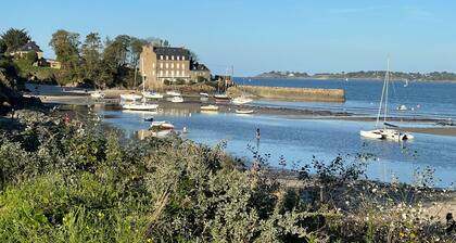 A beautiful house with a pool near the beaches of Saint-Jacut-de-la-Mer