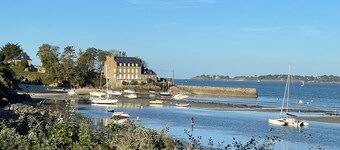 A beautiful house with a pool near the beaches of Saint-Jacut-de-la-Mer