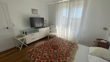 3 bedrooms, iron/ironing board, WiFi