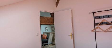 2 chambres, fer et planche à repasser, Wi-Fi, draps fournis