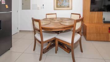 Apartment, City View | Dining