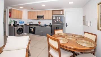 Apartemen, pemandangan kota | Dapur pribadi