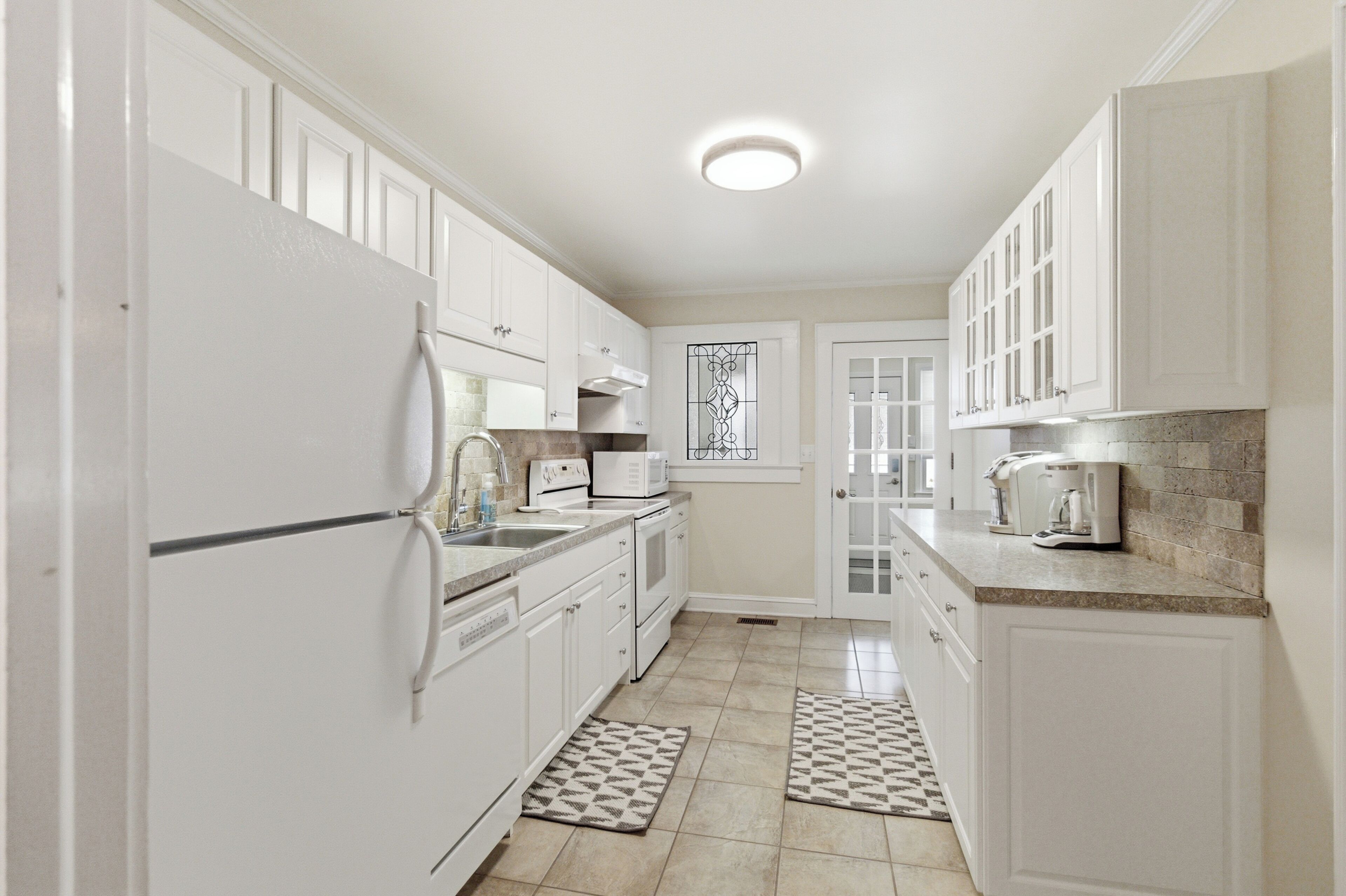 Coffee/tea maker, fridge, microwave, oven