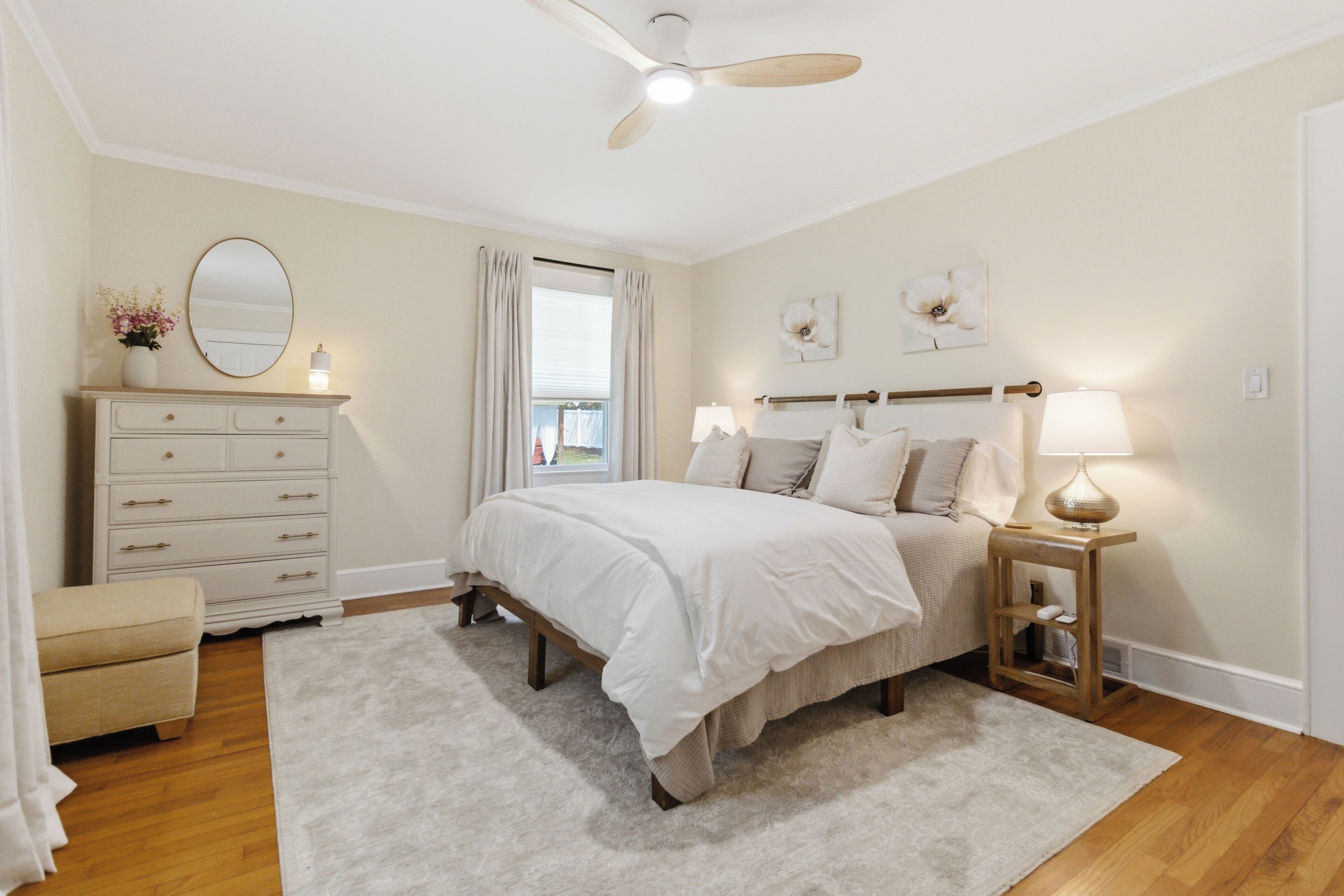 2 bedrooms, desk, iron/ironing board, WiFi (free)