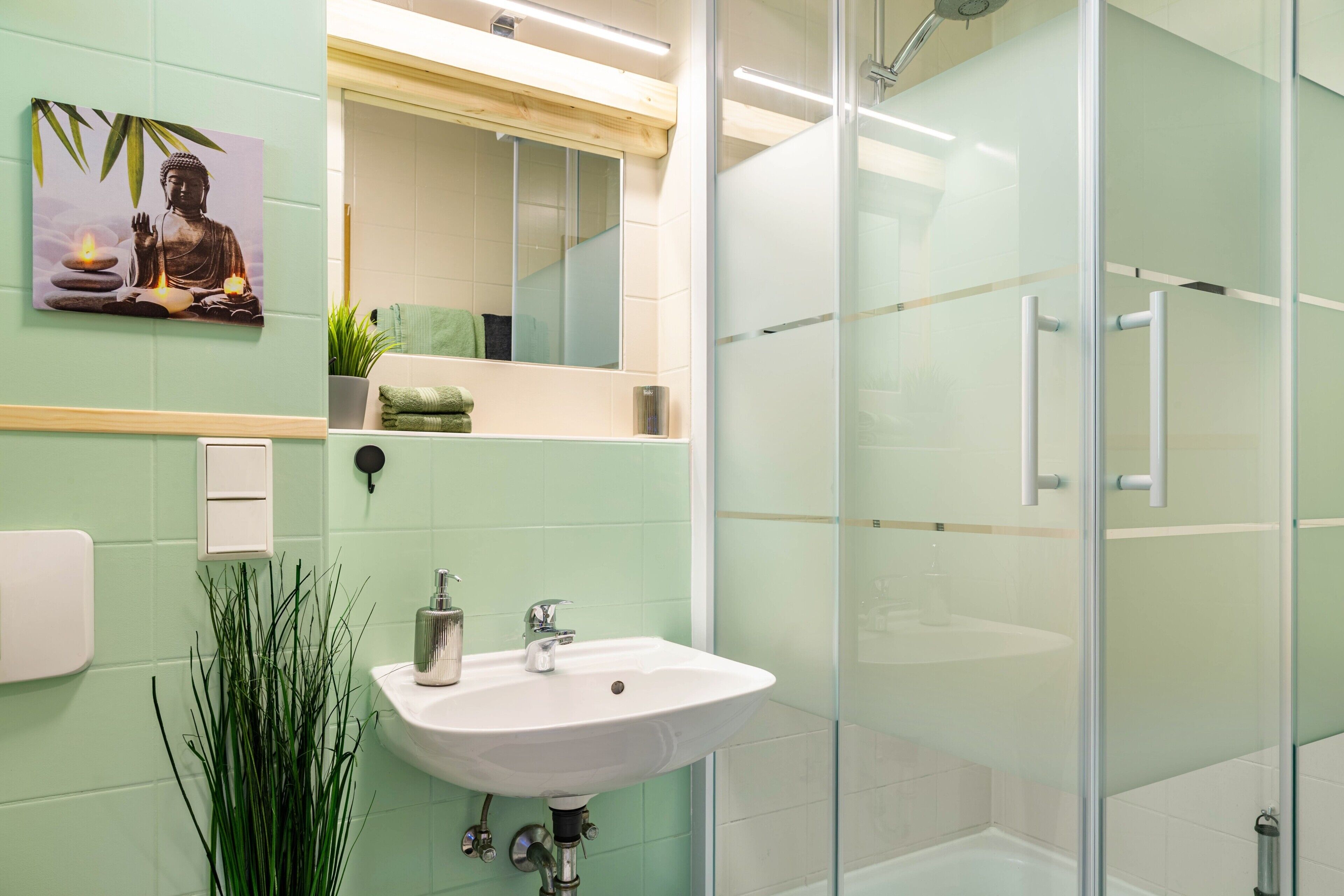 Een douche, een haardroger, handdoeken