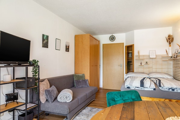1 bedroom, WiFi, bed sheets
