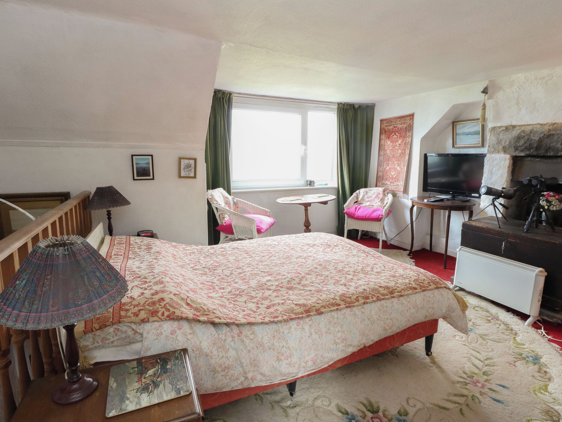 1 bedroom, individually decorated, individually furnished