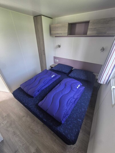 De Kleine Bosparel | Cozy chalet near a recreational lake and forest.