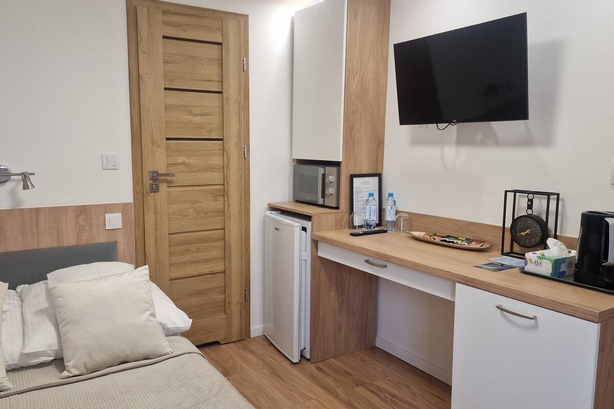 Comfort-Doppelzimmer zur Einzelnutzung | Hochwertige Bettwaren, Bügeleisen/Bügelbrett, kostenloses WLAN