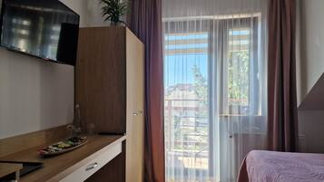 Dobbeltrom – comfort, 1. etasje | Sengetøy av topp kvalitet, strykejern/-brett og wi-fi (inkludert)