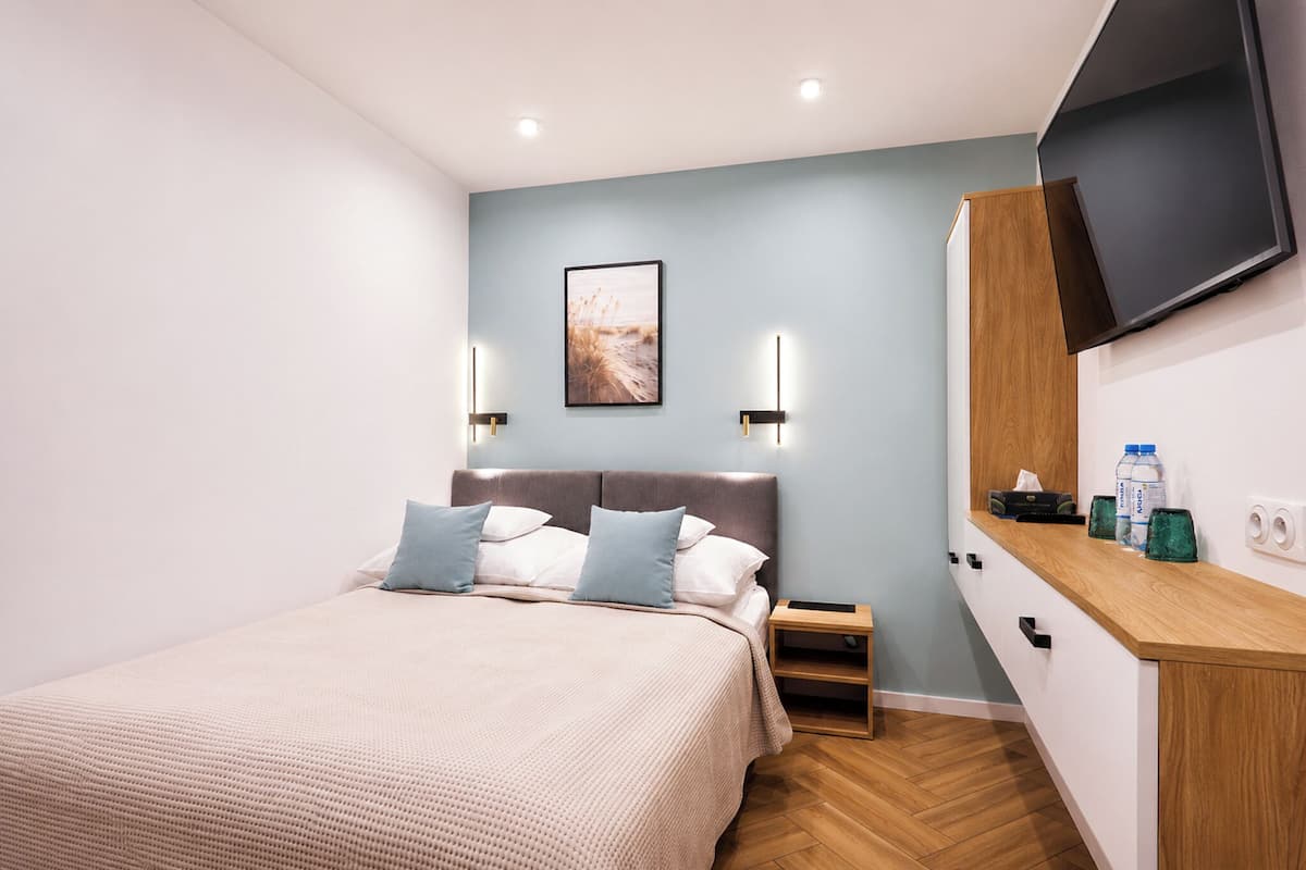Family Apartment, Garden View, Ground Floor | Premium bedding, iron/ironing board, WiFi (free), individually decorated
