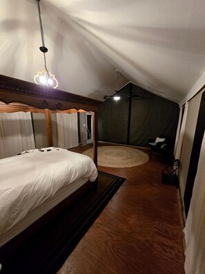 Room - Safari Tent Glamping with Firepit & Forest Deck in Voluntown, Connecticut (Voluntown)
