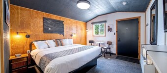 Comfortable Private Cabin with Modern Updates Near Wall Drug – Wall, South Dakota