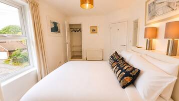 3 bedrooms, iron/ironing board, Internet, bed sheets
