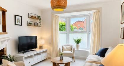 Rosemary House - Stylish home with garden in the heart of the South Downs