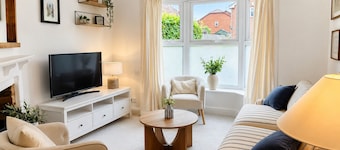 Rosemary House - Stylish home with garden in the heart of the South Downs