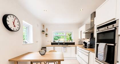 Rosemary House - Stylish home with garden in the heart of the South Downs