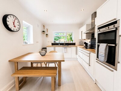 Rosemary House - Stylish home with garden in the heart of the South Downs