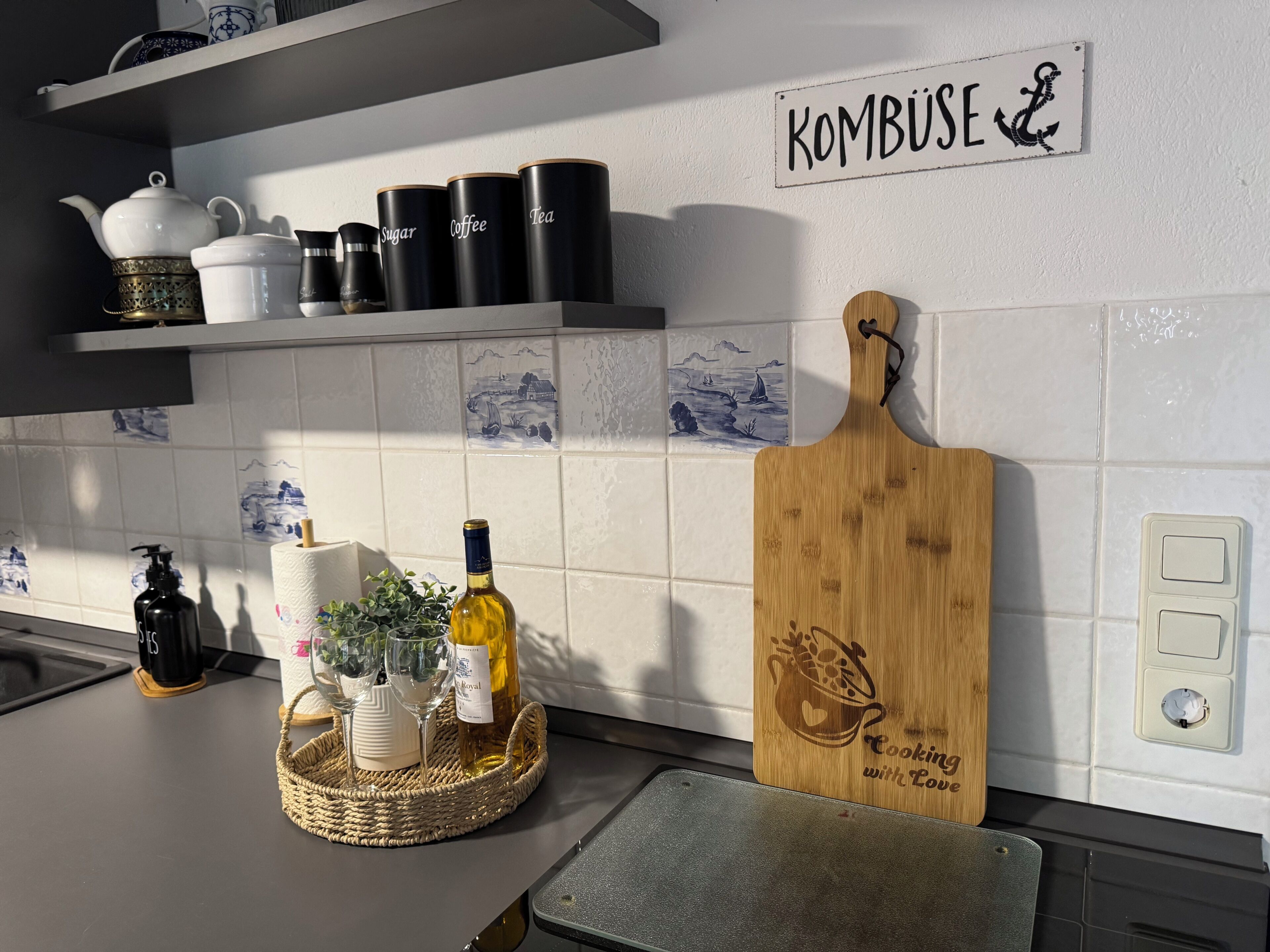 Réfrigérateur, micro-ondes, plaque de cuisson, lave-vaisselle
