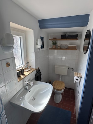 Bathroom - Vrbo Property (Krummhörn)