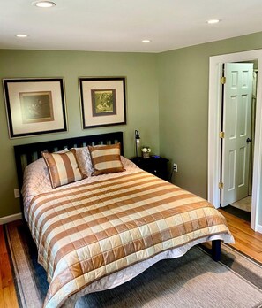 Room - Colonial Guest House Stay in a Private Ensuite in Voluntown, Connecticut (Voluntown)