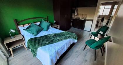 A quaint 1-bedroom cottage in a welcoming Bloemfontein neighborhood