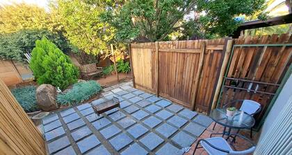 A quaint 1-bedroom cottage in a welcoming Bloemfontein neighborhood
